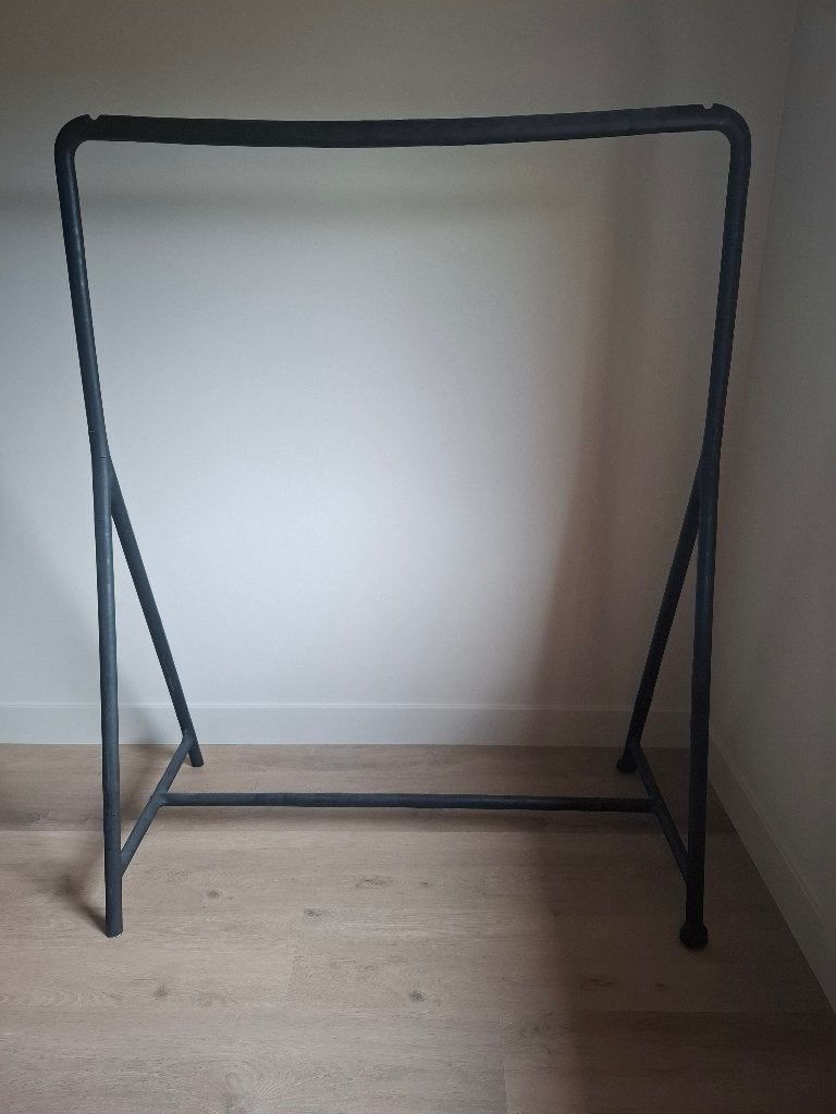 Ikea kledingrek zwart, Ophalen, Met wielen, Zo goed als nieuw