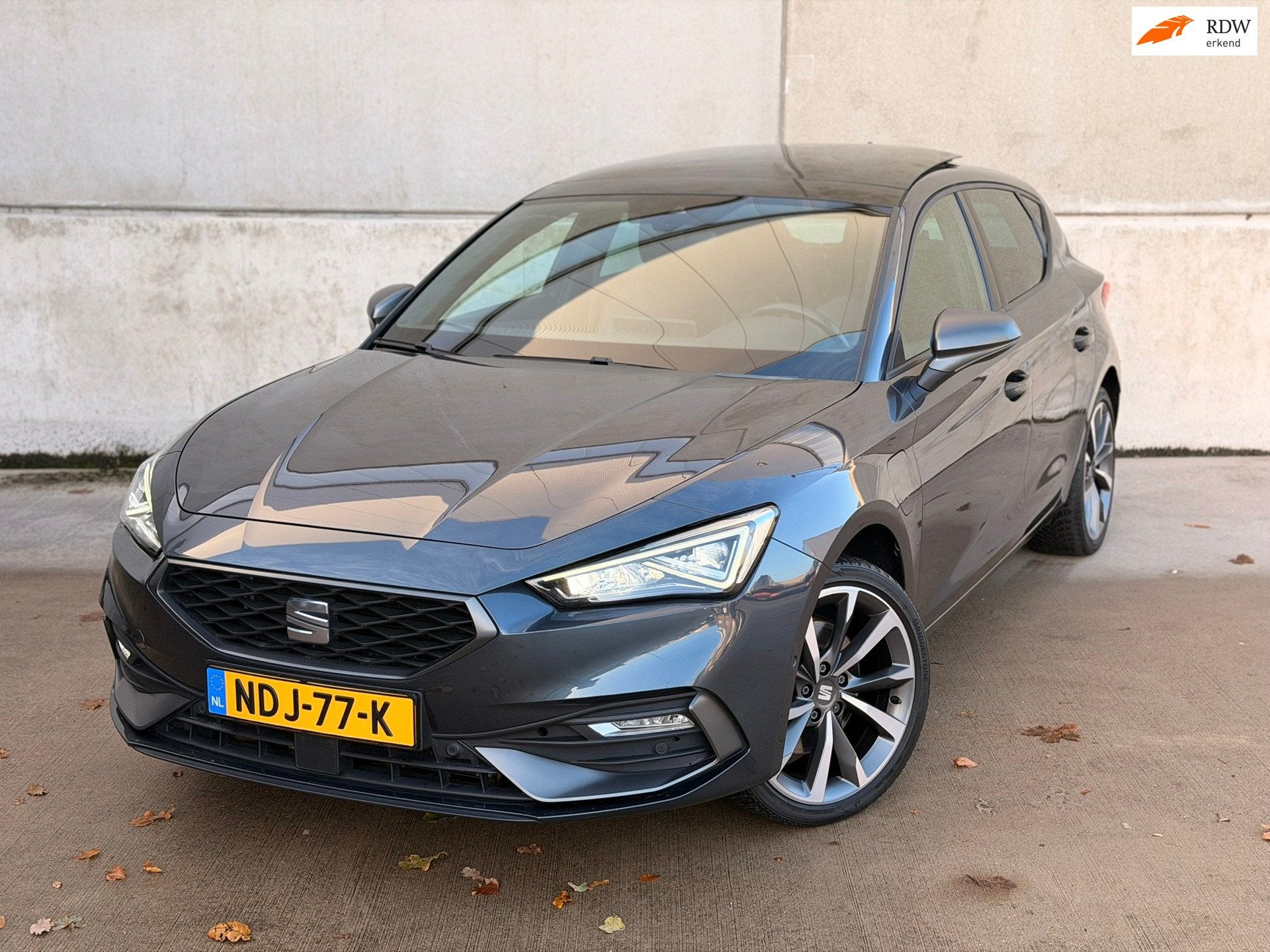SEAT Leon 1.4 TSI eHybrid PHEV FR Pano Camera Leder/alca DCC, Auto's, Gebruikt, Leon, Plug-in hybride, Verwarmde buitenspiegels