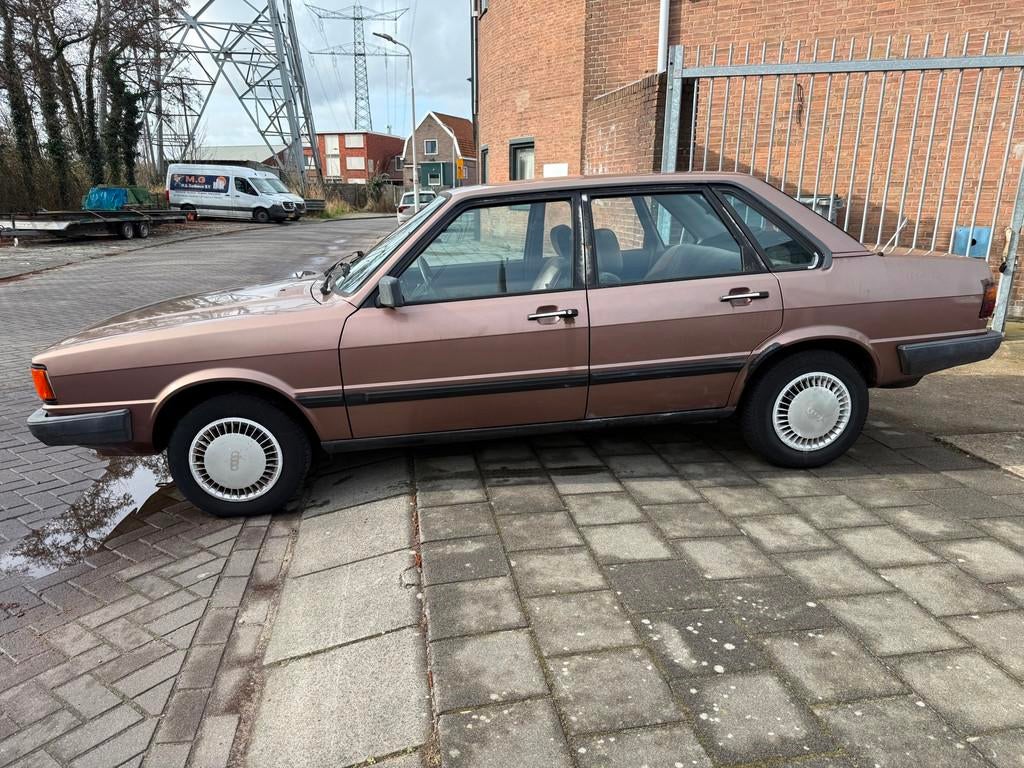 Audi 80 1.6 Automaat UNIEK N.A.P 2 jaar APK, Gebruikt, Bruin, 4 stoelen, Bedrijf