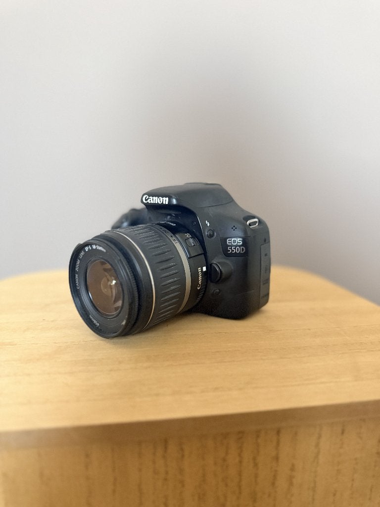 Canon EOS 550D Spiegelreflexcamera met 18-55mm lens, Audio, Tv en Foto, Fotocamera's Digitaal, Gebruikt, Canon, 18 megapixels