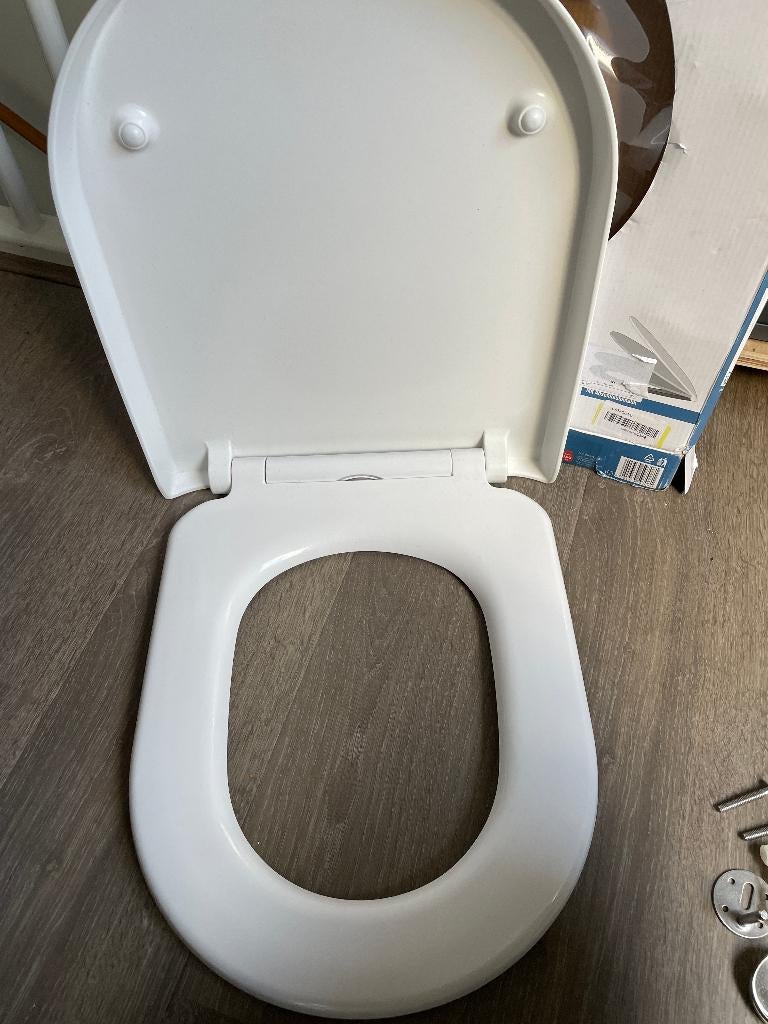 Nieuwe universele witte WC brillen, Ophalen of Verzenden, Nieuw, Koper, Toilet
