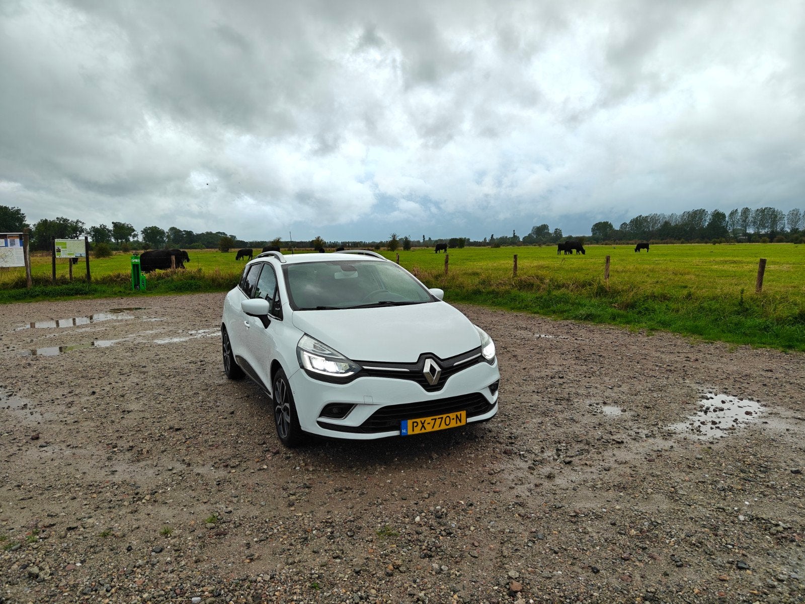 Renault Clio 0.9 TCE 90 Estate 2017 Wit, Voorwielaandrijving, 898 cc, 1063 kg, 580 kg