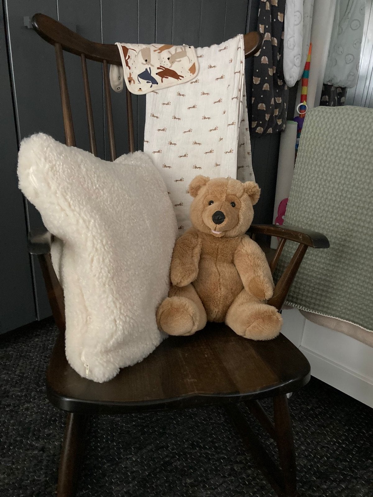 Heerlijke schommelstoel voor babykamer, Huis en Inrichting, Stoelen, Ophalen, Gebruikt, Bruin, Eén