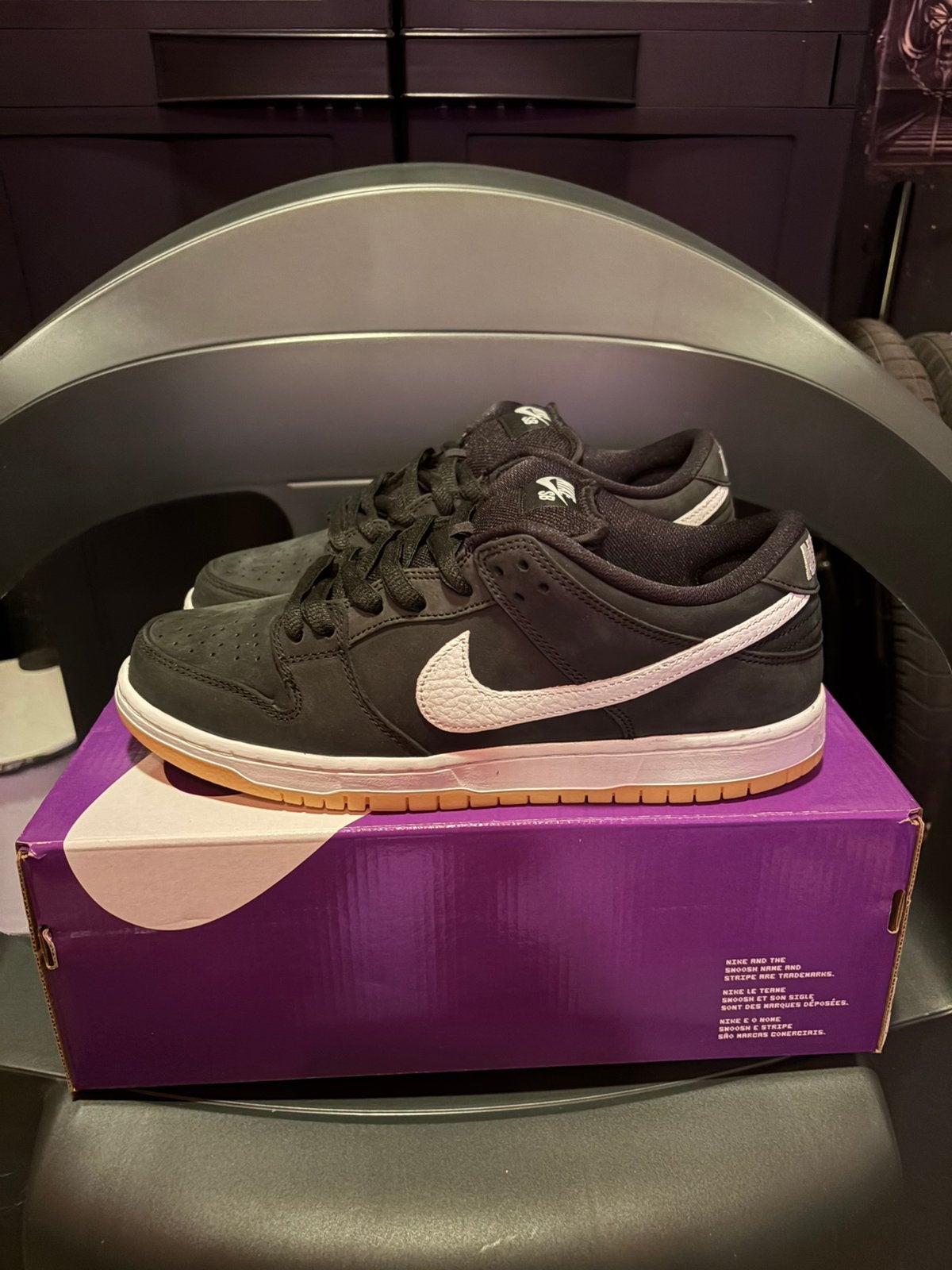 Nike sb dunk low pro black gum maat 43, Kleding | Heren, Schoenen, Zwart, Nieuw, Ophalen of Verzenden, Sneakers of Gympen
