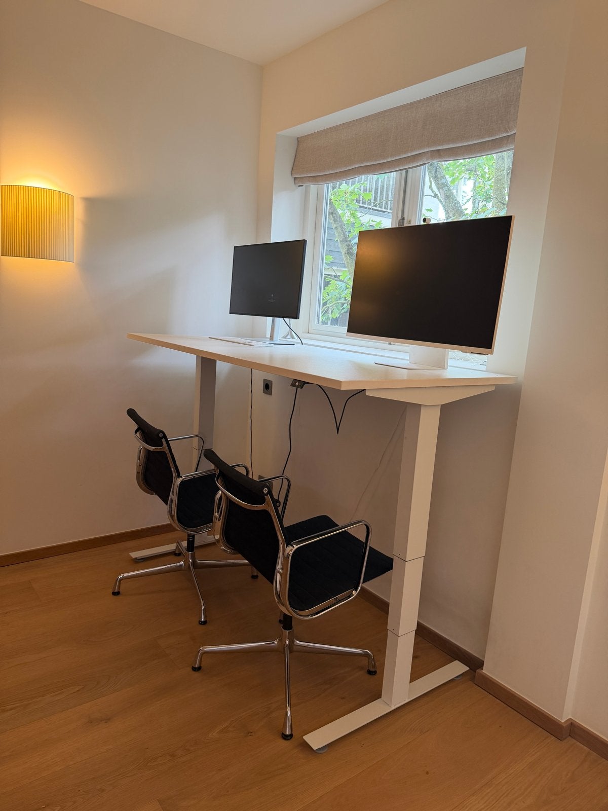 Herman Miller Nevis sot stand desk - zo goed als nieuw, Ophalen, Zit-sta bureau, Elektrisch, Zo goed als nieuw