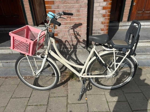 Damesfiets met kinderzitje, Viro slot en voormand, Ophalen, Velgrem, Versnellingen, Batavus