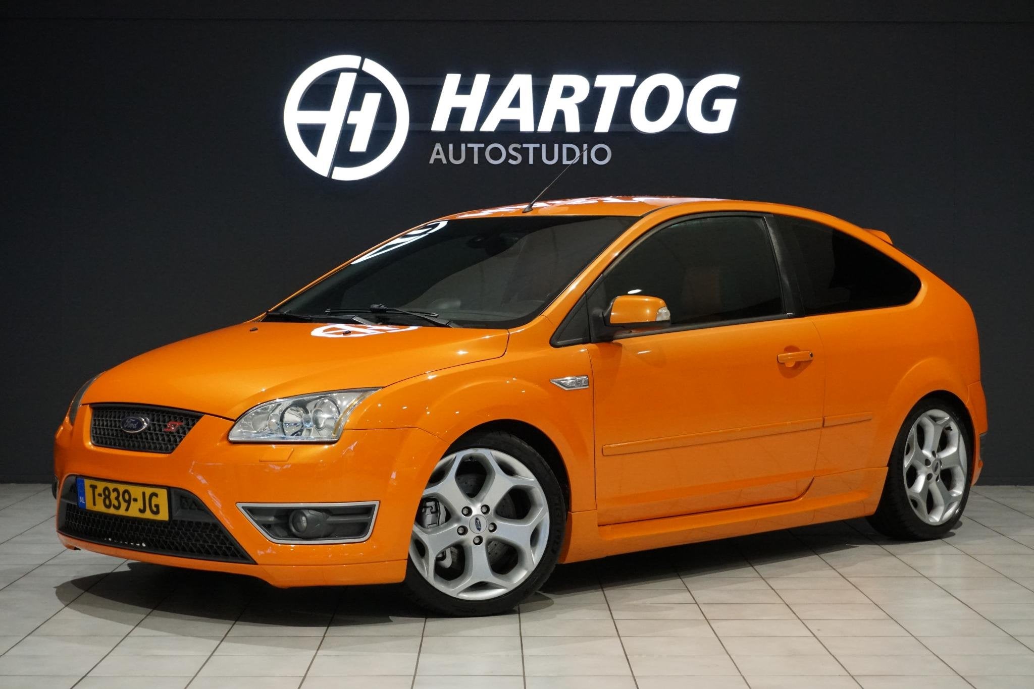 Ford Focus 2.5-20V ST 226PK 3-DRS *ELECTRIC ORANGE* + CARPLA, Stof, Gebruikt, Overige kleuren, 11 km/l