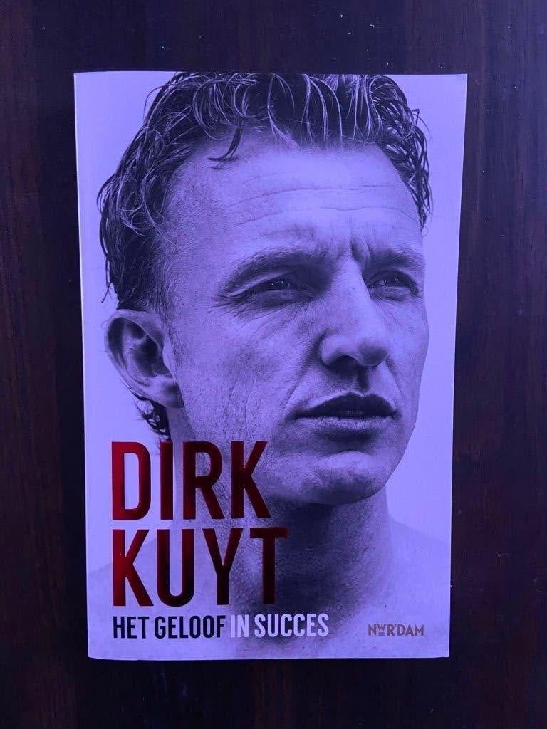 Biografieën Bundel – Zlatan, Pep, Federer, Steve Jobs & Kuyt, Ophalen of Verzenden, Gelezen, Balsport