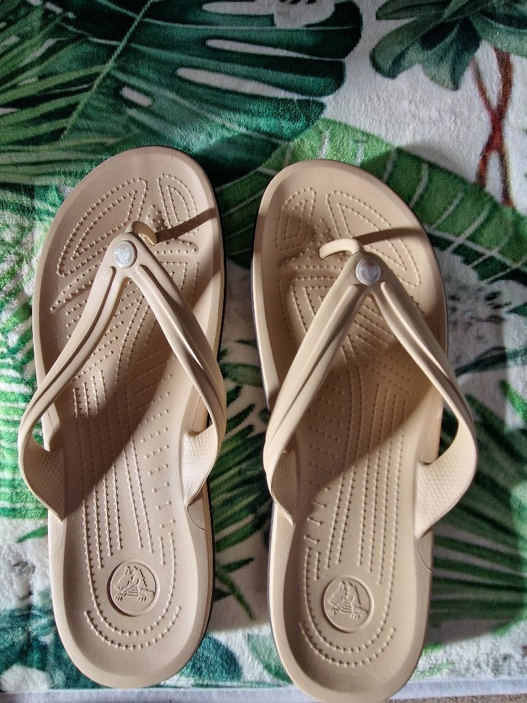 Slippers - Crocs - Beige - Maat 11, Slippers, Beige, Nieuw, Ophalen of Verzenden