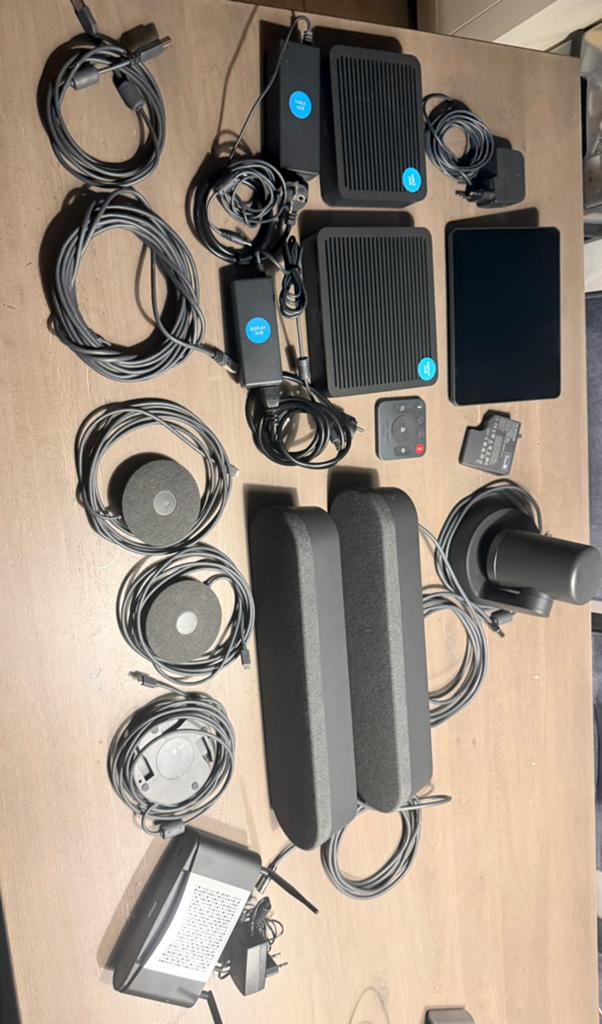 Logitech Rally PLUS met TAP + Barco Clickshare + Yealink, Computers en Software, Presenters, Ophalen, Zo goed als nieuw, Logitech