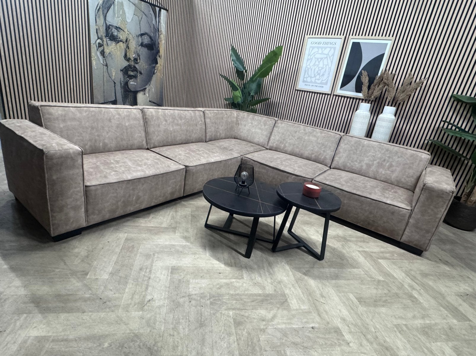ZGAN Modulaire Velvet Elementen Hoekbank - Beige - 293 x 293, Huis en Inrichting, Banken | Bankstellen, -, Velvet elementen modulaire hoekbank hotel chiq modern beige