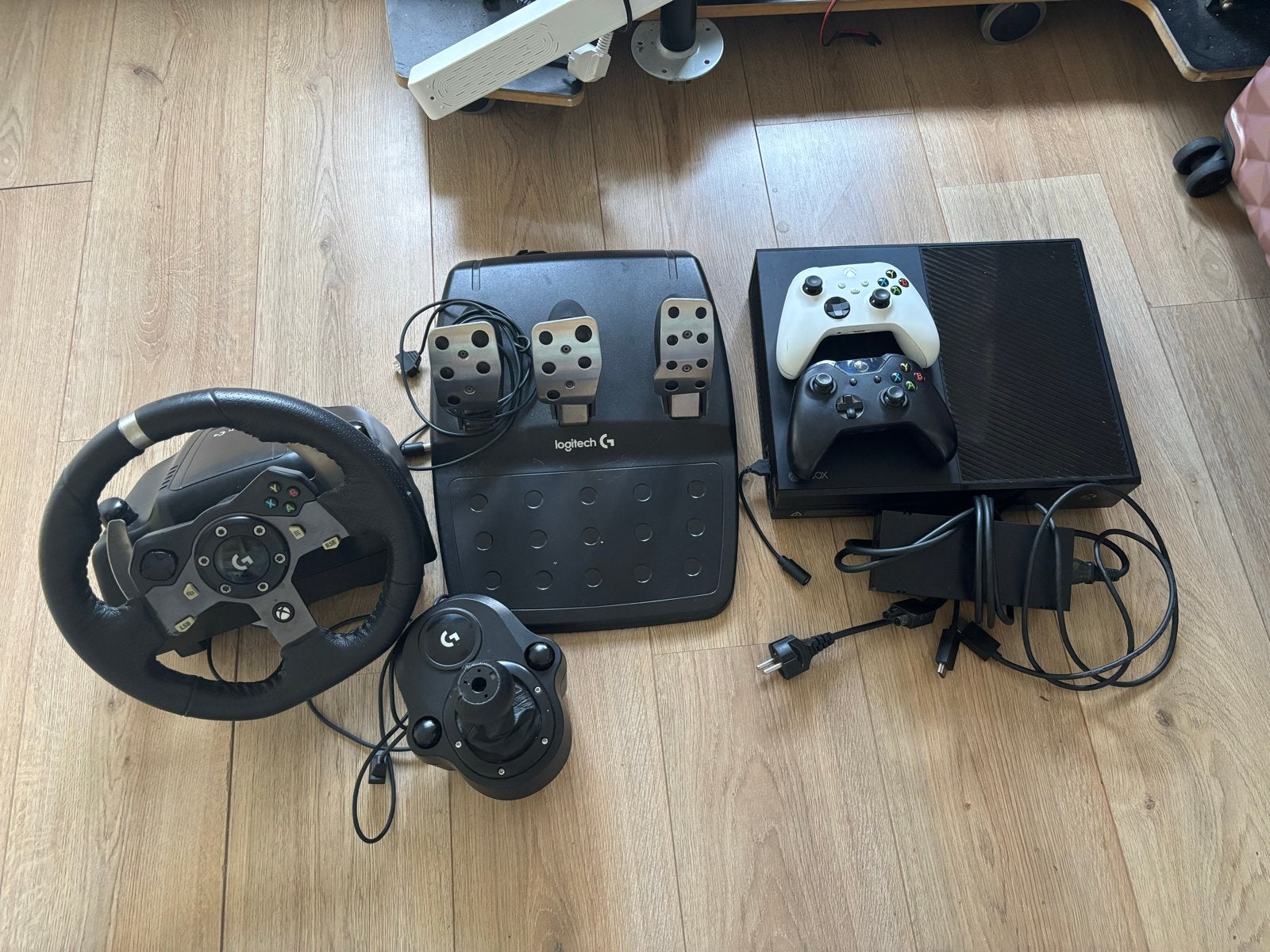 Xbox One met Logitech G920 racestuur en 2 controllers, Ophalen, Gebruikt, Met 2 controllers, Xbox One