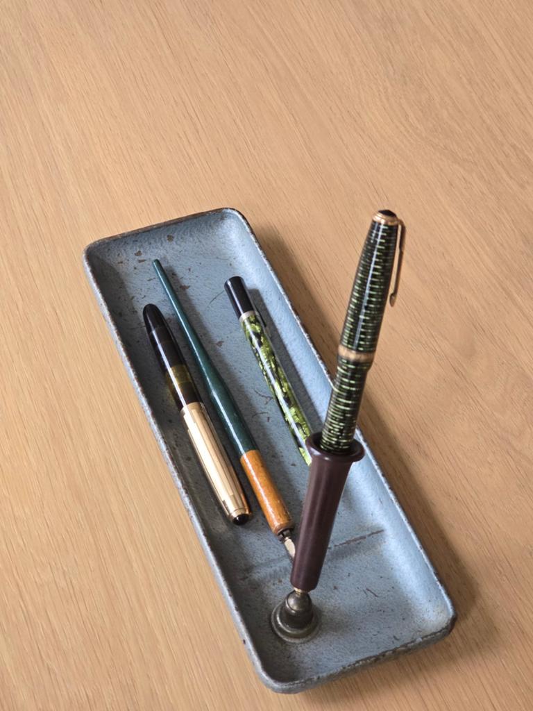 Antieke schrijfgarnituurset staal met bakeliet / pennenbak, Ophalen of Verzenden