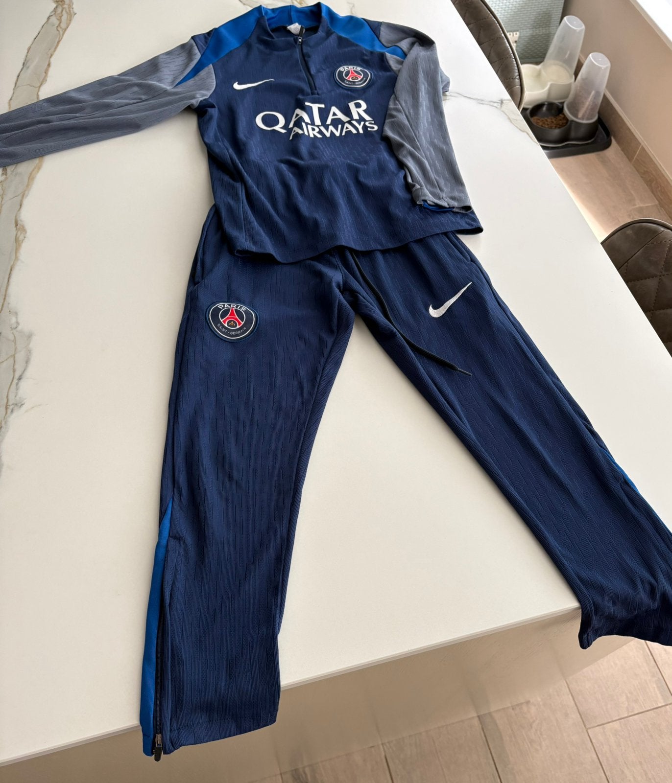 PSG Trainingspak Maat 10 - Nike Qatar Airways, Kleding | Heren, Sportkleding, Blauw, Overige maten, Ophalen of Verzenden, Voetbal