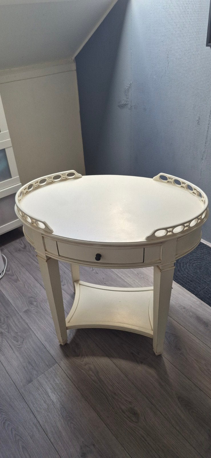 Ovale bijzettafel met lade en sierlijke rand, Huis en Inrichting, Gebruikt, Klassiek, Sierlijk, 55 tot 75 cm, Ovaal