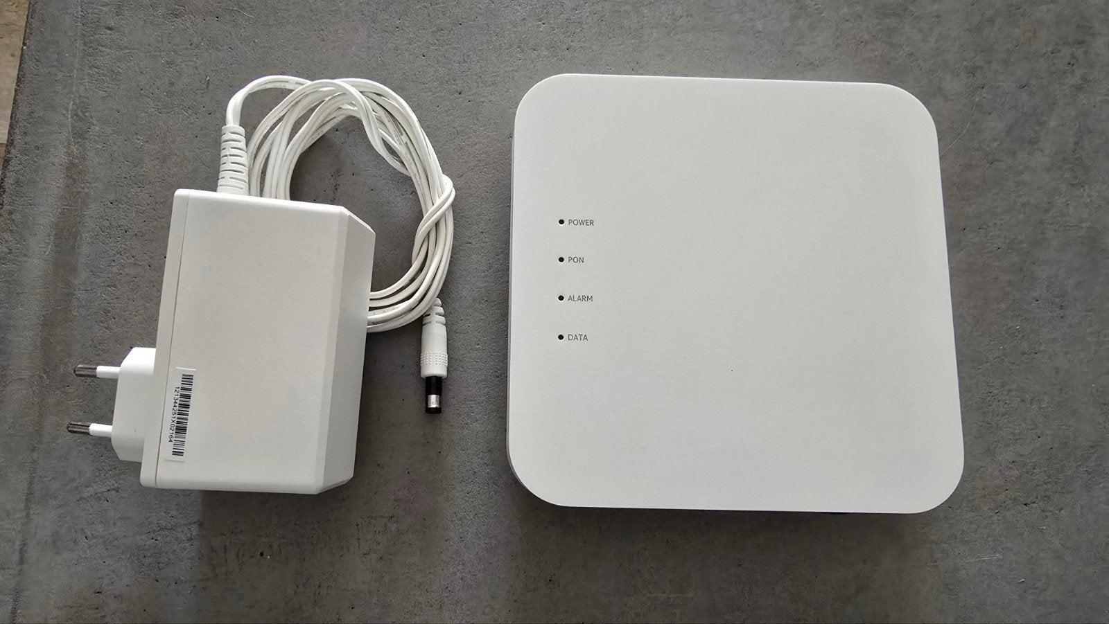 Nokia glasvezel modem XS-010G-Q (Delta, KPN enz) zgan, Ophalen of Verzenden, Zo goed als nieuw, Router met modem, Nokia