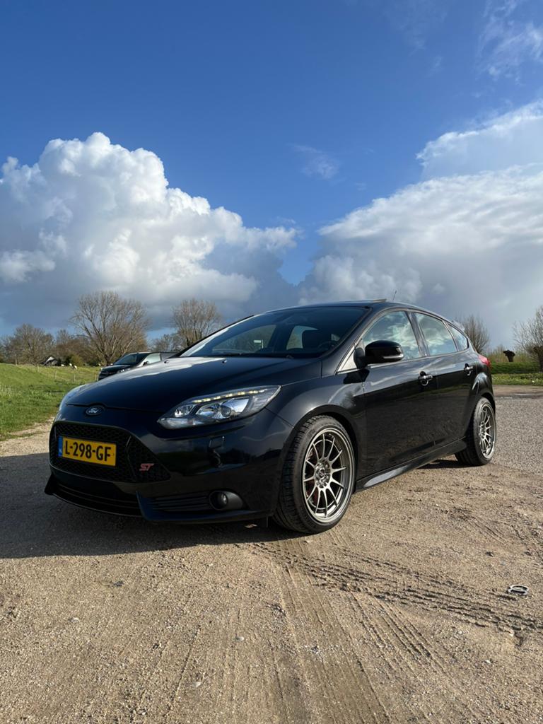 Ford Focus 2.0 Ecoboost ST 184KW 5-D 2013 Zwart, Euro 5, Zwart, 4 cilinders, 1337 kg