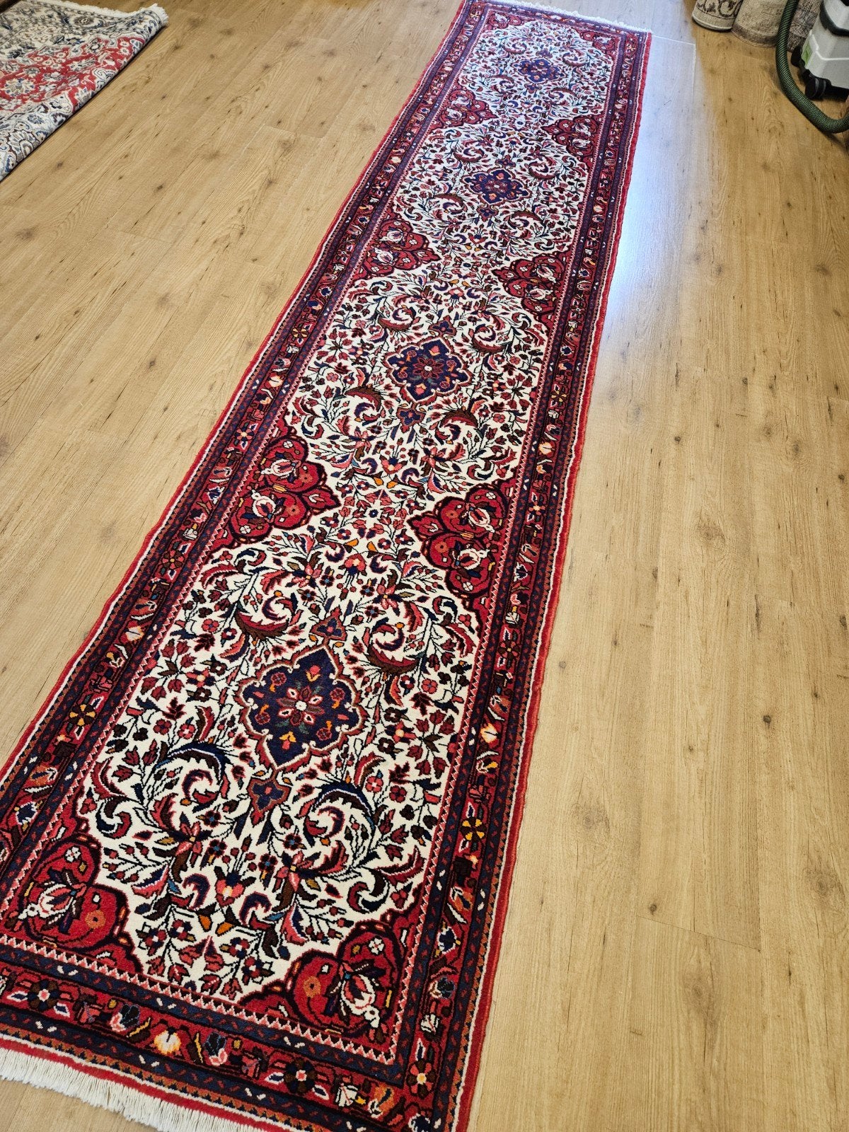Handgeknoopt perzisch tapijt loper rudbar 387x79
Ni, Info@SlatsAntiek.nl, Perzisch, Vof Slats Antiek, Blauw