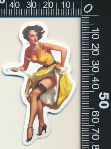 Sticker: Vintage Pin Up Girl (136), Verzamelen, Stickers, Ophalen of Verzenden, Zo goed als nieuw, Bedrijf of Vereniging