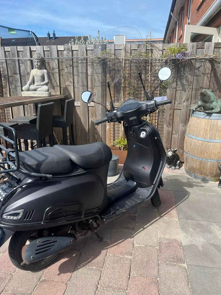 Capri scooter 2021, Fietsen en Brommers, Snorfietsen en Snorscooters, Overige merken, Ophalen of Verzenden, Zo goed als nieuw