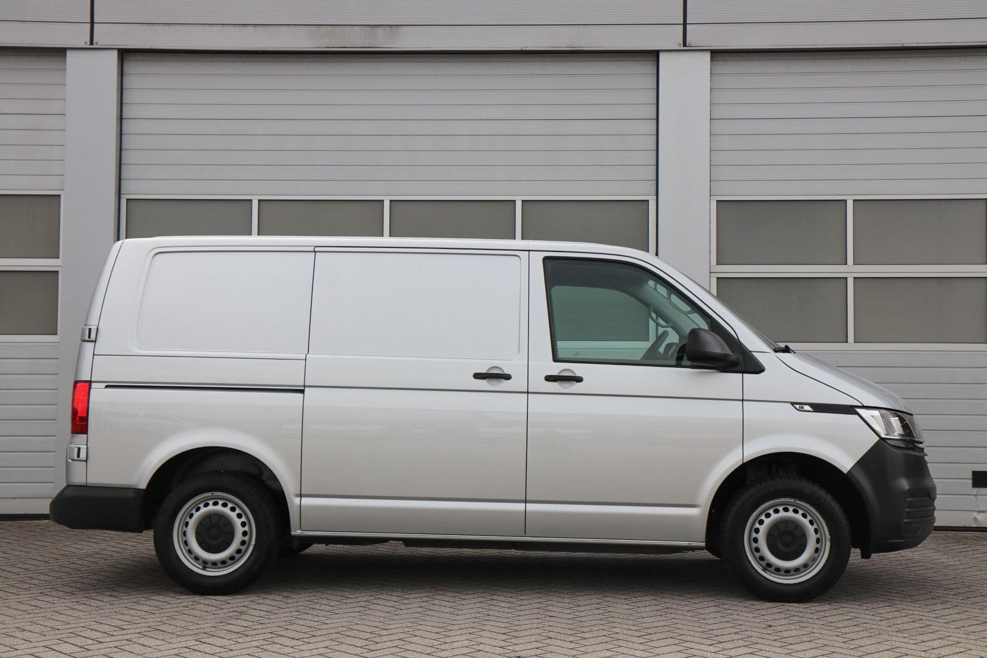 Volkswagen Transporter 2.0 TDI 150pk DSG L1H1 28 | Navigatie, Auto's, 12 maanden, Stof, Gebruikt, 4 cilinders