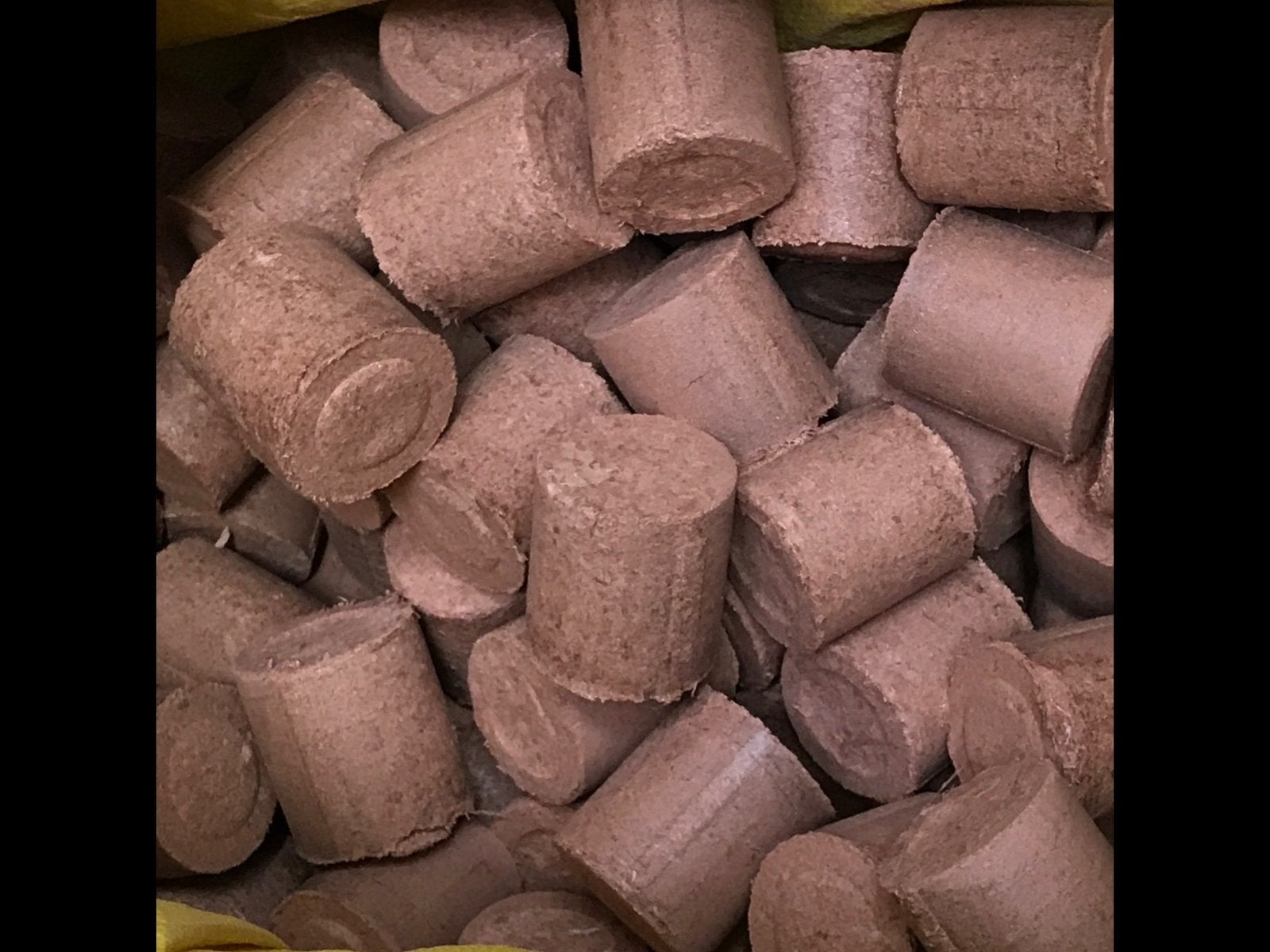 Mooie hardhout haardhout 25kg zak €7,- of 11 zakken €70,-, Dieren en Toebehoren, Ophalen