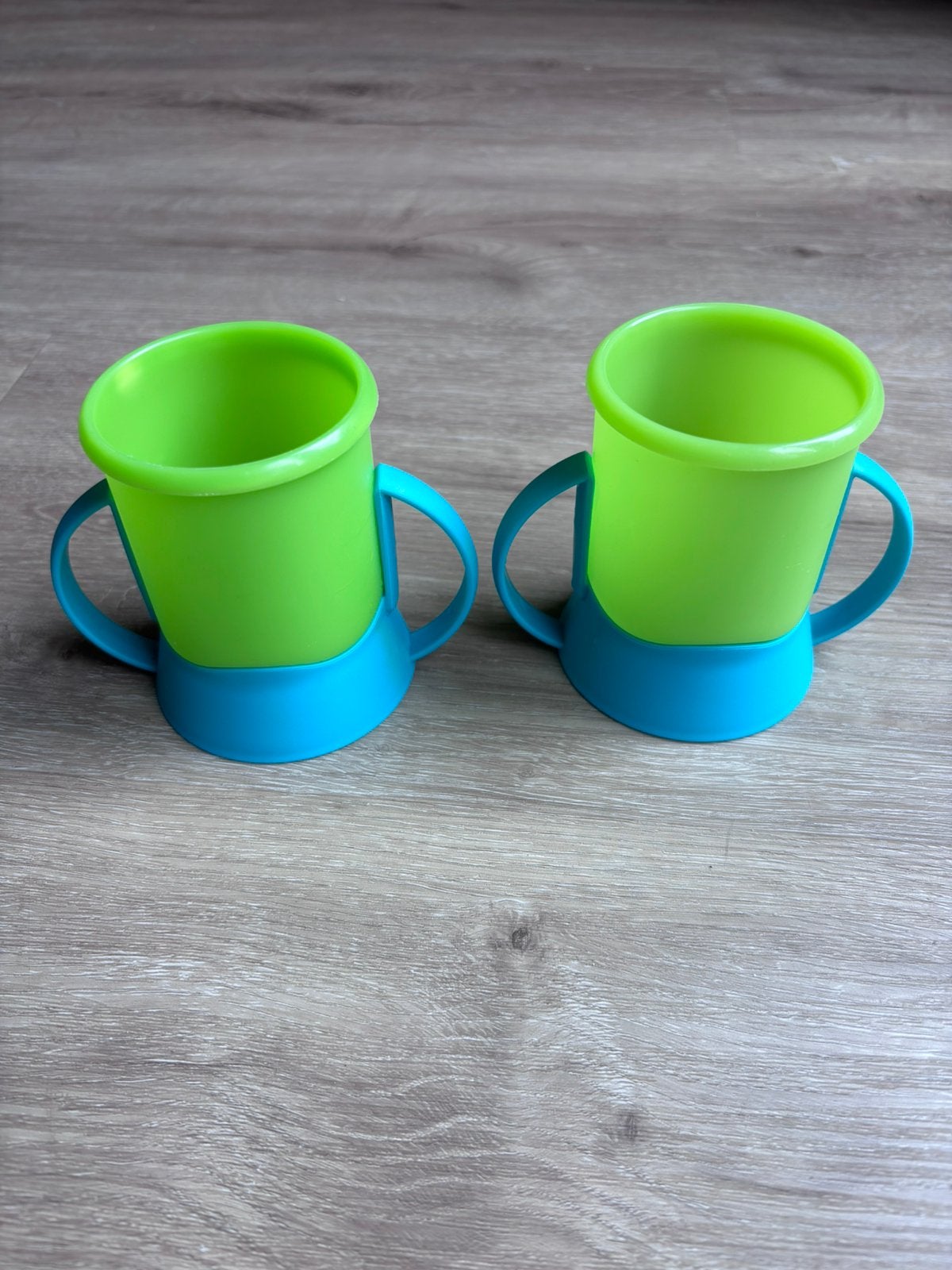 Twee Tupperware tuitbekers oefenbekers, Ophalen of Verzenden, Zo goed als nieuw