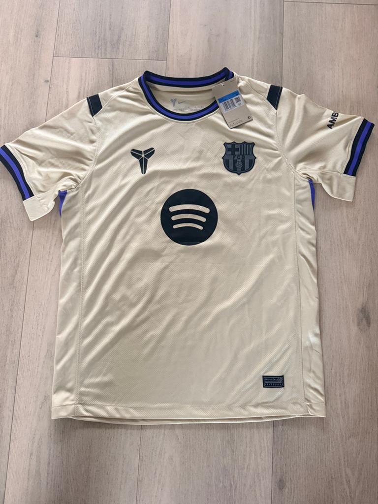 FC Barcelona x Kobe Uitshirt Frenkie de Jong M, Maat 48/50 (M), Beige, Nieuw, Ophalen of Verzenden
