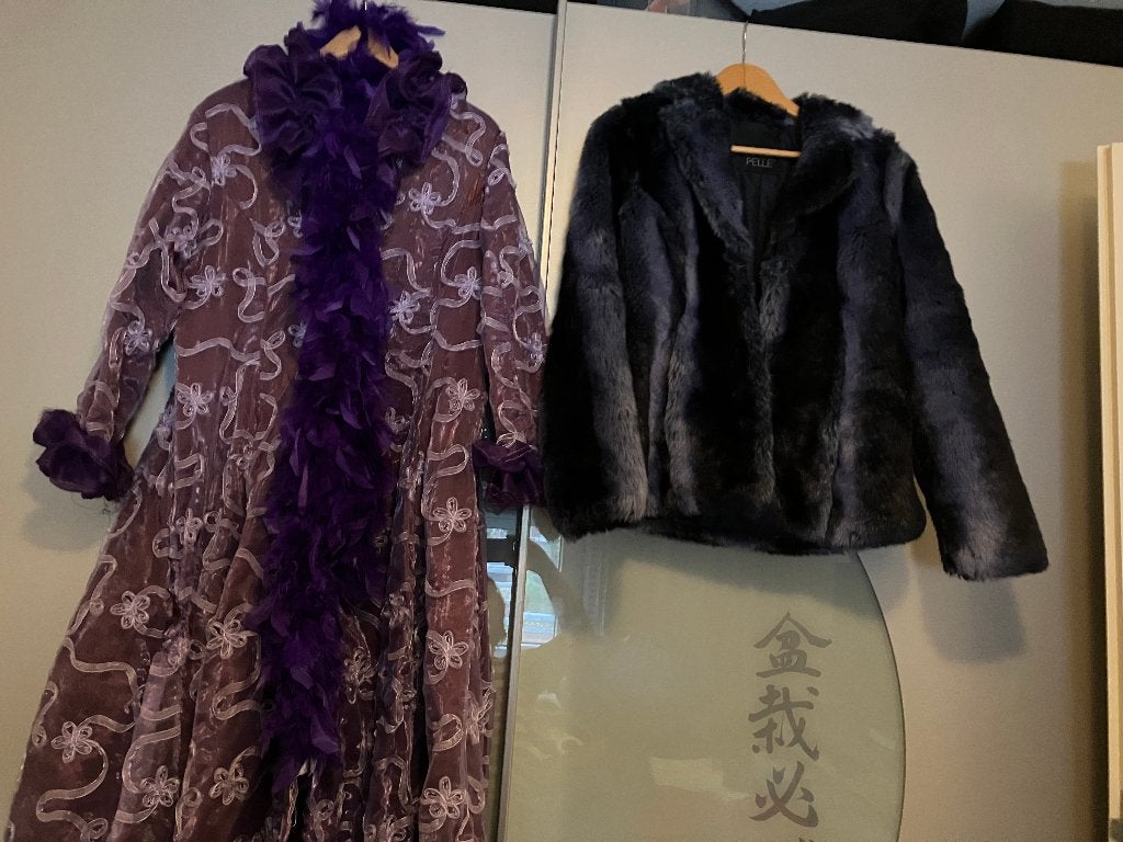 mooie paarse carnavalsjas met bontjas 42/44, Ophalen, Carnaval, Maat 42/44 (L), Zo goed als nieuw