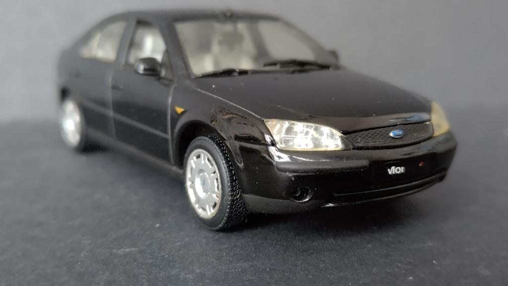Ford Mondeo 1:43 Minichamps Pol, Auto, Verzenden, ., Zo goed als nieuw