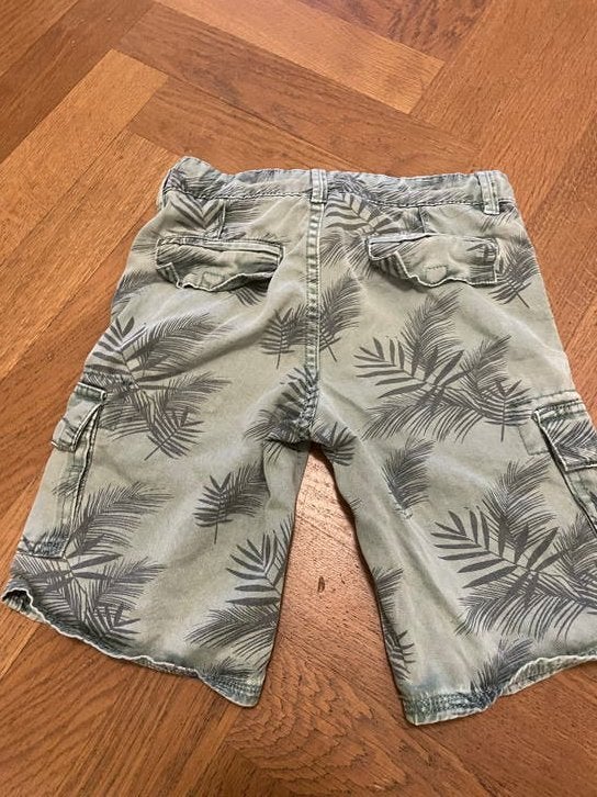 Hema korte broek met palmprint maat 128, Kinderen en Baby's, Kinderkleding | Maat 128, Ophalen of Verzenden, Gebruikt, Jongen