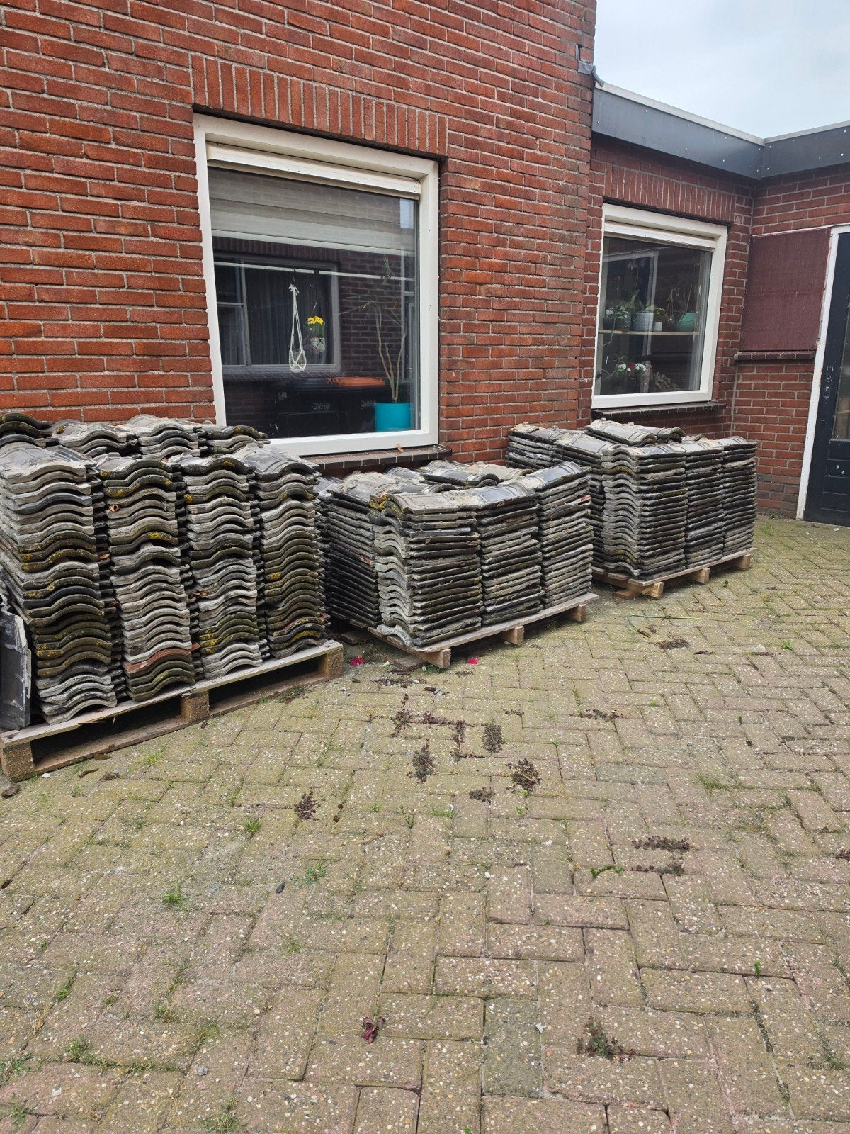 Oude dakpannen uit 1958 - 3 pallets vol, Doe-het-zelf en Verbouw, Dakpannen en Dakbedekking, Ophalen