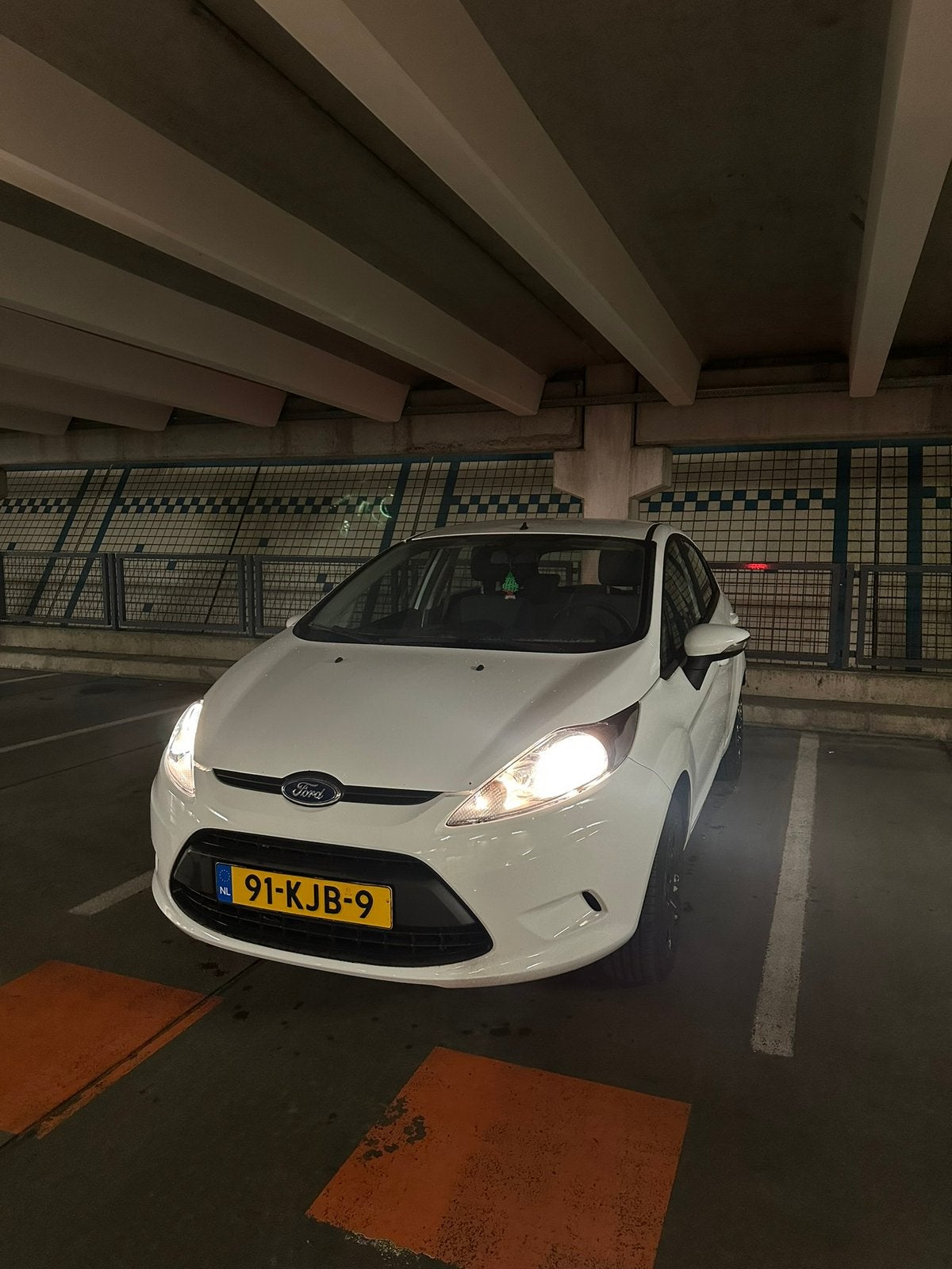 Ford Fiësta 1.25 44KW 5DR 2009 Wit, Auto's, Ford, Voorwielaandrijving, 40 €/maand, 1242 cc, 4 cilinders