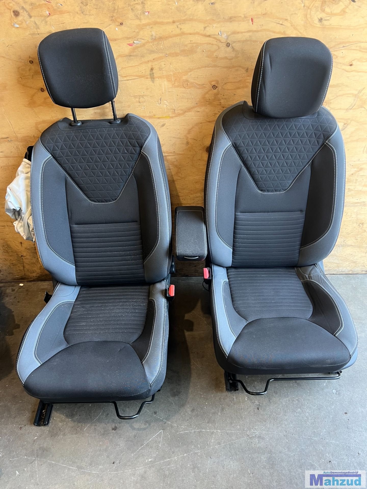 RENAULT CLIO 4 Hatchback interieur stoel bank 2012-2019, Renault Group, Gebruikt, Contact.group@renault.com, Renault