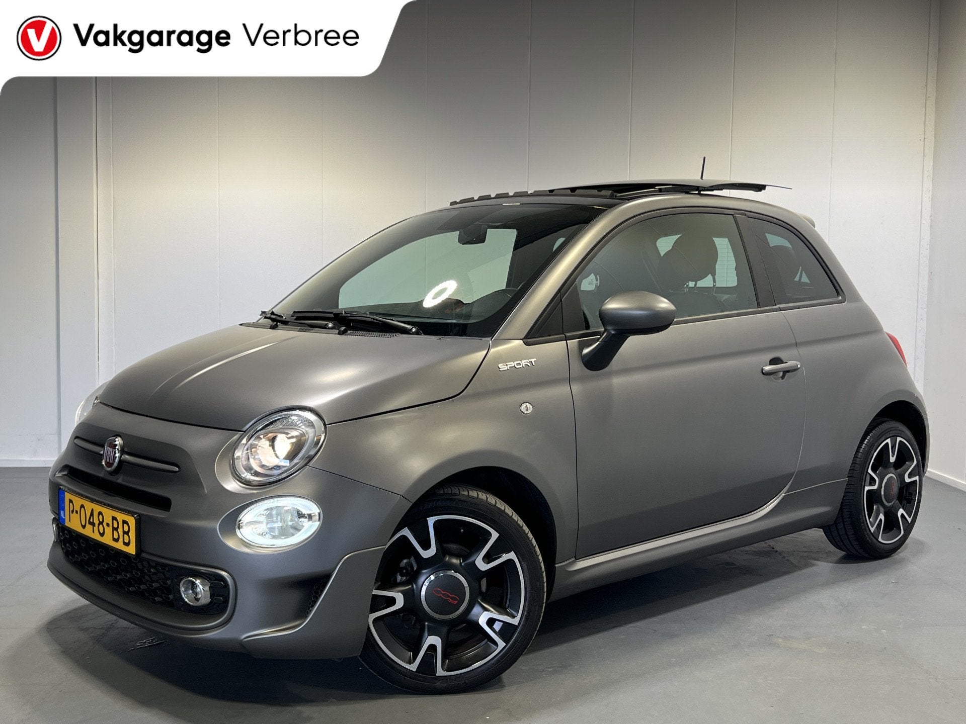 Fiat 500 1.0 Hybrid Sport | GRIGIO ASFALTO | Navigatie/Andro, Auto's, Stof, 4 stoelen, Origineel Nederlands, Bedrijf