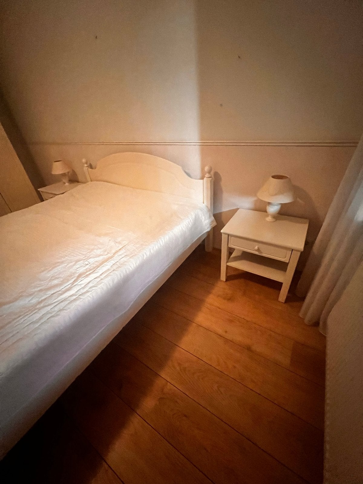 Eenpersoonsbed met nachtkastjes - Wit, Gebruikt, 90 cm, Eenpersoons, Wit