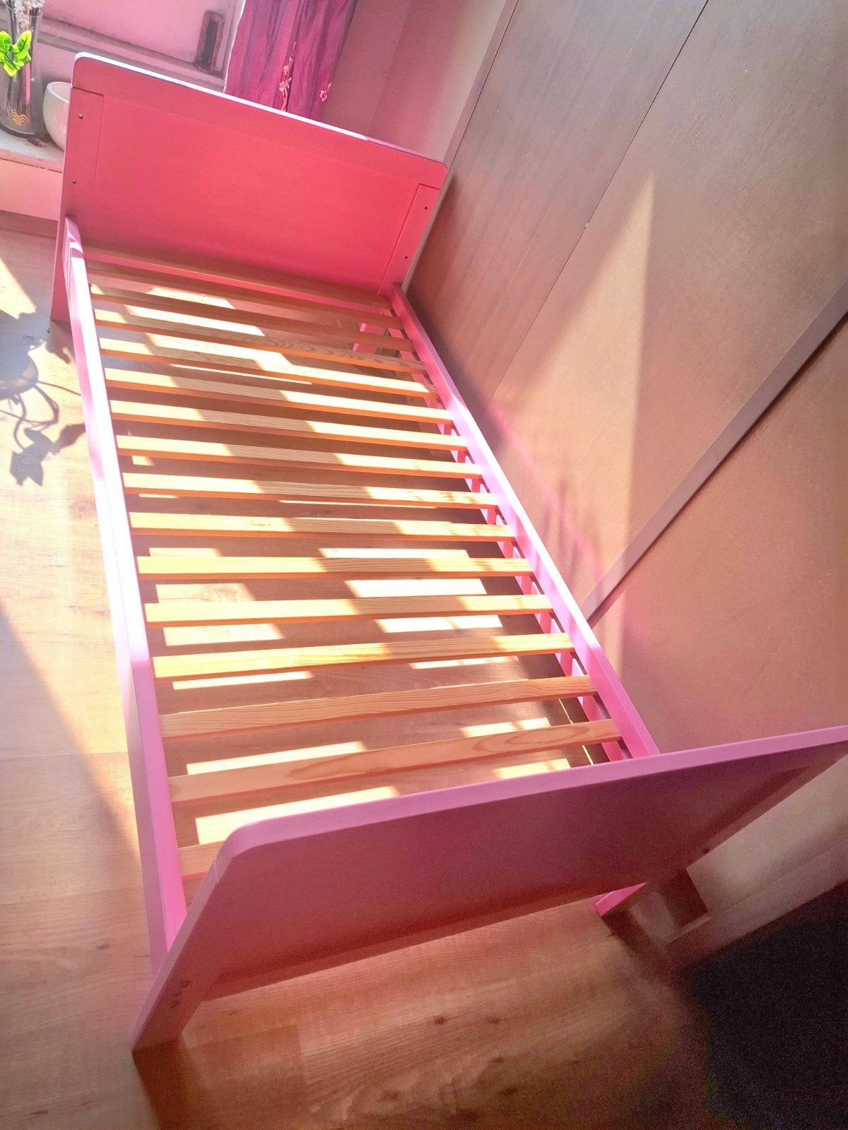 Roze peuterbed met lattenbodem, Ophalen, Gebruikt, 70 tot 85 cm, 140 tot 160 cm