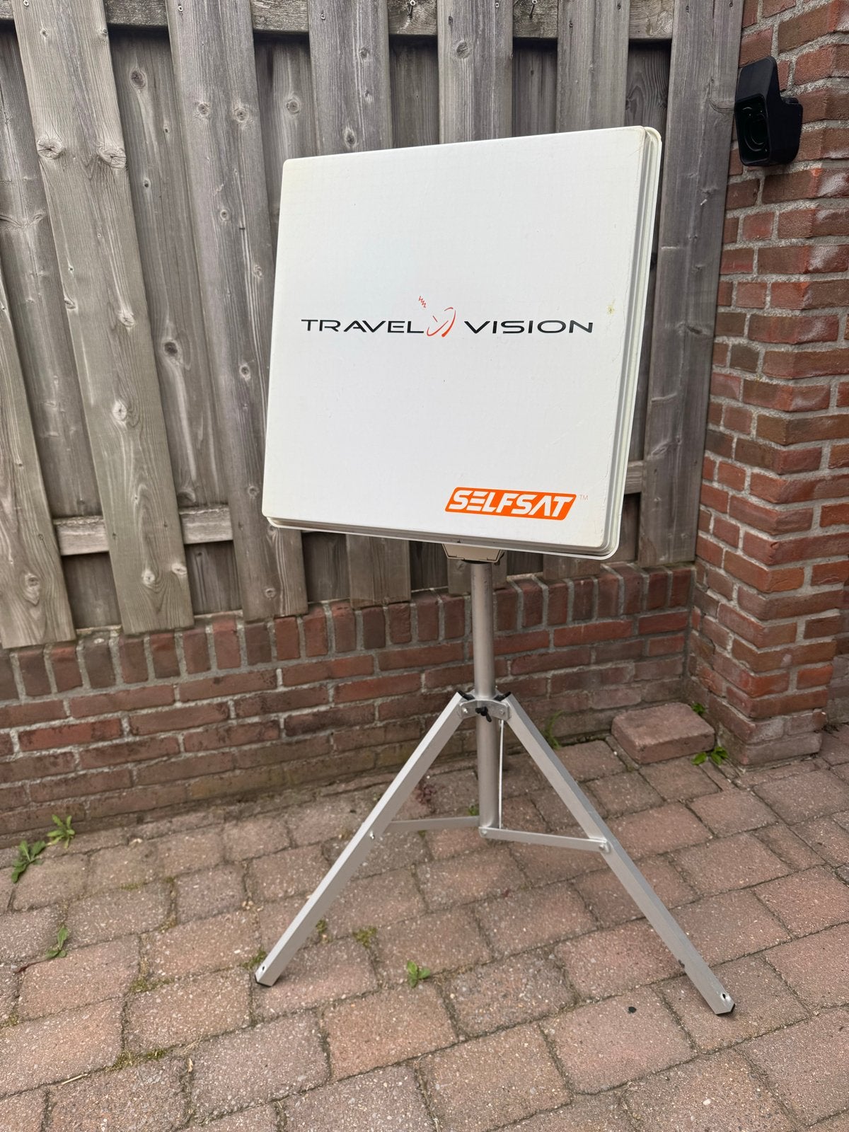 Travelvision R6 flat tv schotel - Complete set, Ophalen, Gebruikt, (Schotel)antenne, Overige merken