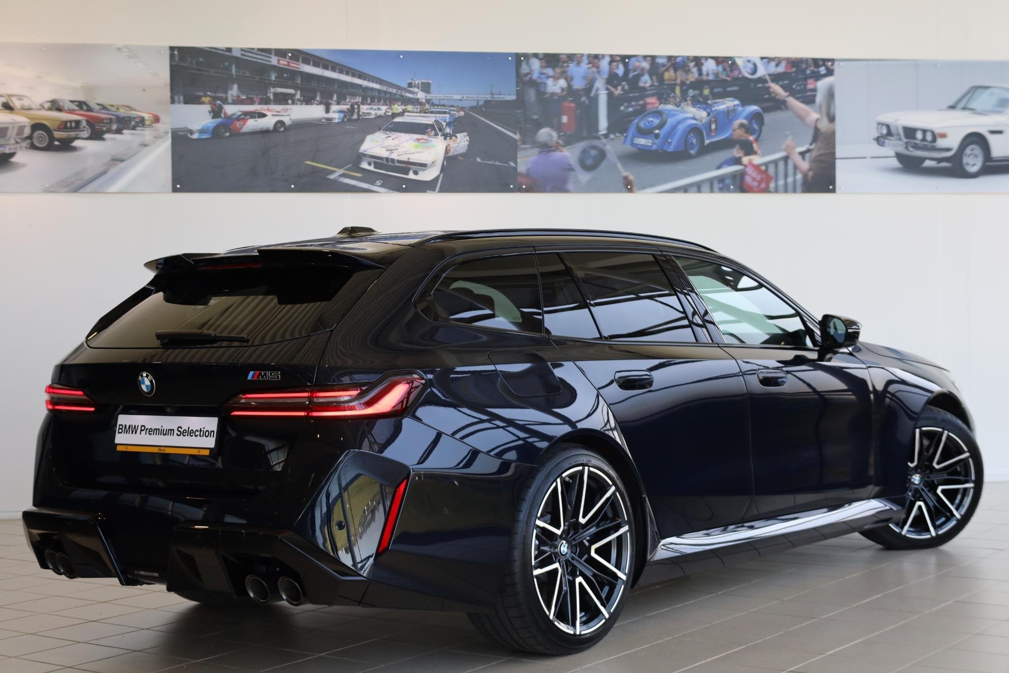 BMW M5 Touring Bowers & Wilkins | Panoramadak | Driving Assi, Auto's, Stof, Gebruikt, Elektrische stoelverstelling, 4395 cc