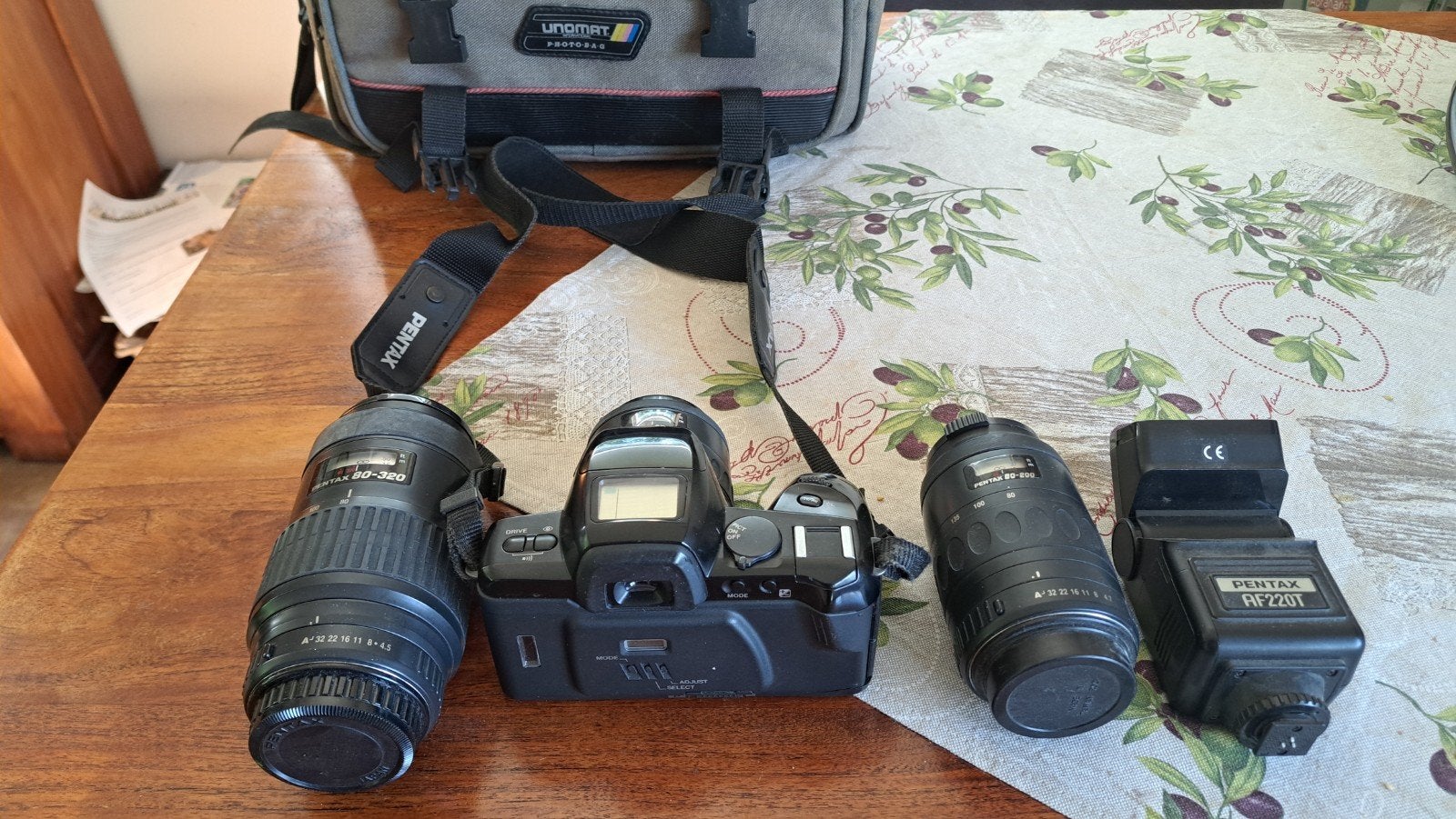 Camera met diverse lenzen  type camera voor foto rolletje, Ophalen of Verzenden, Zo goed als nieuw, 8 keer of meer