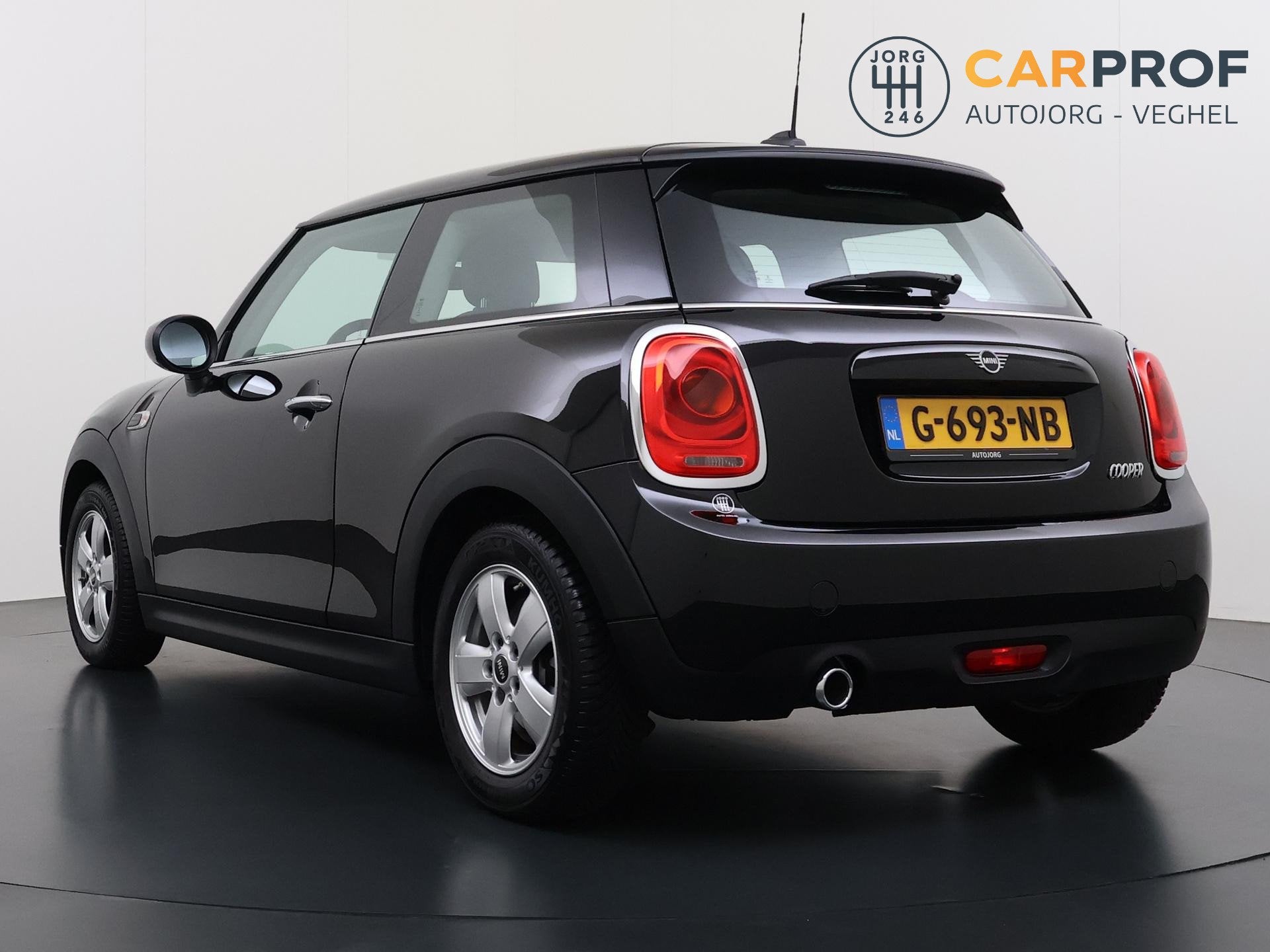 MINI 3-Deurs 1.5 Cooper Navigatie NL Auto NAP, Voorwielaandrijving, Gebruikt, 4 stoelen, Origineel Nederlands