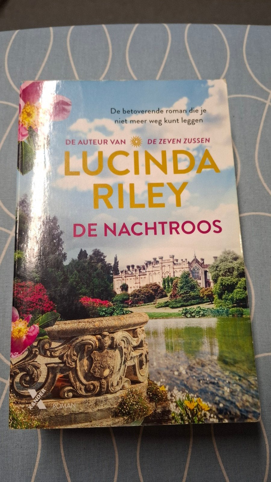 De Nachtroos van Lucinda Riley, Ophalen of Verzenden, Zo goed als nieuw, Lucinda Riley, Nederland