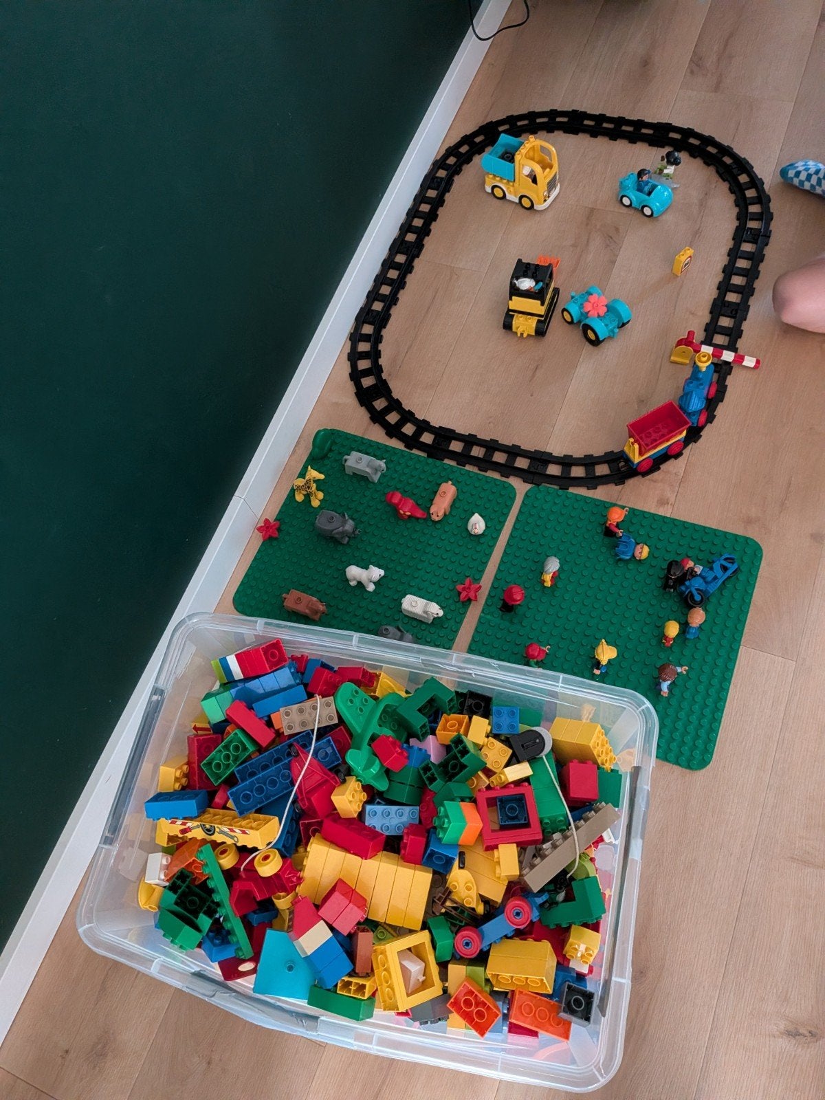 Grote partij Duplo met 2 grondplate,  trein, dieren en poppe, Ophalen, Gebruikt, Overige merken