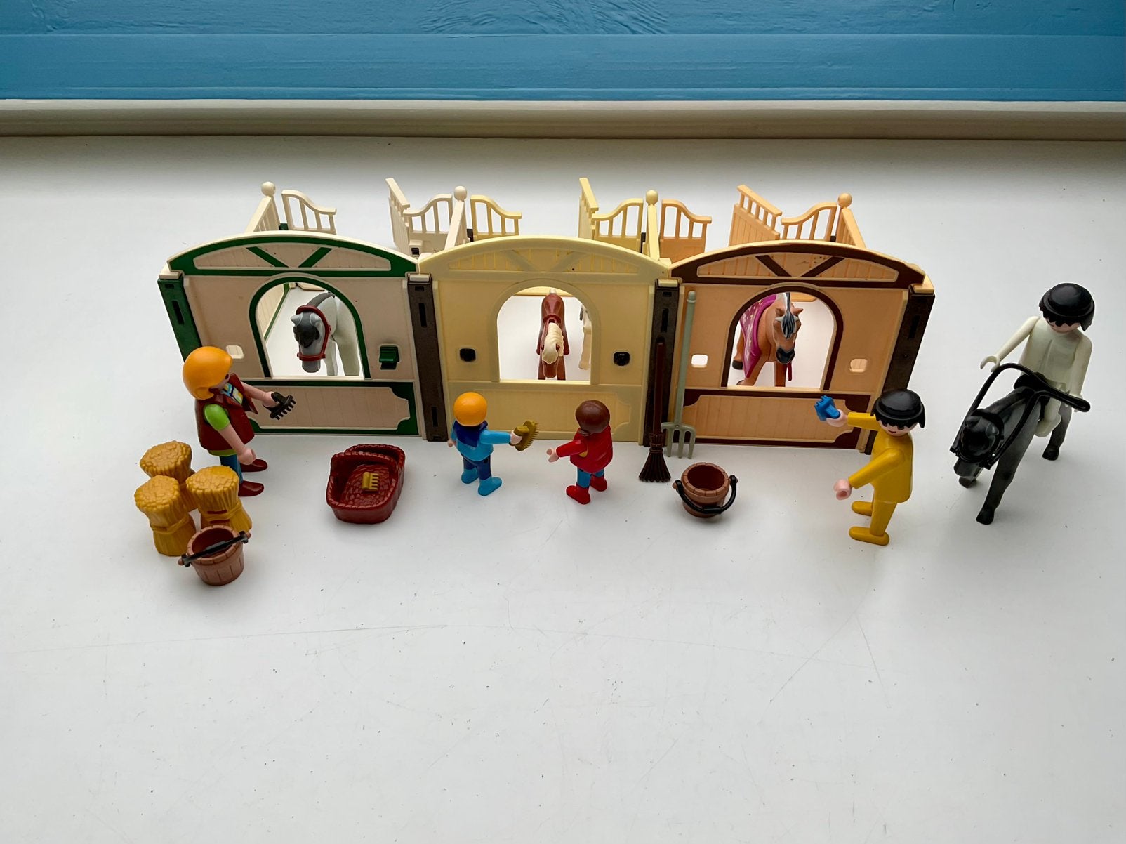 Playmobil Paardenstallen met paarden en toebehoren, Ophalen of Verzenden, Gebruikt