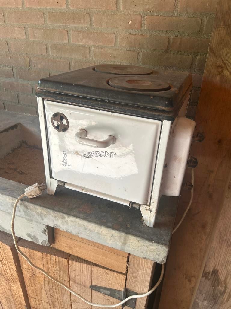 Oude oven met kookplaten 220V 2500W in goede conditie, Witgoed en Apparatuur, Ophalen, Gebruikt, Vrijstaand, Oven