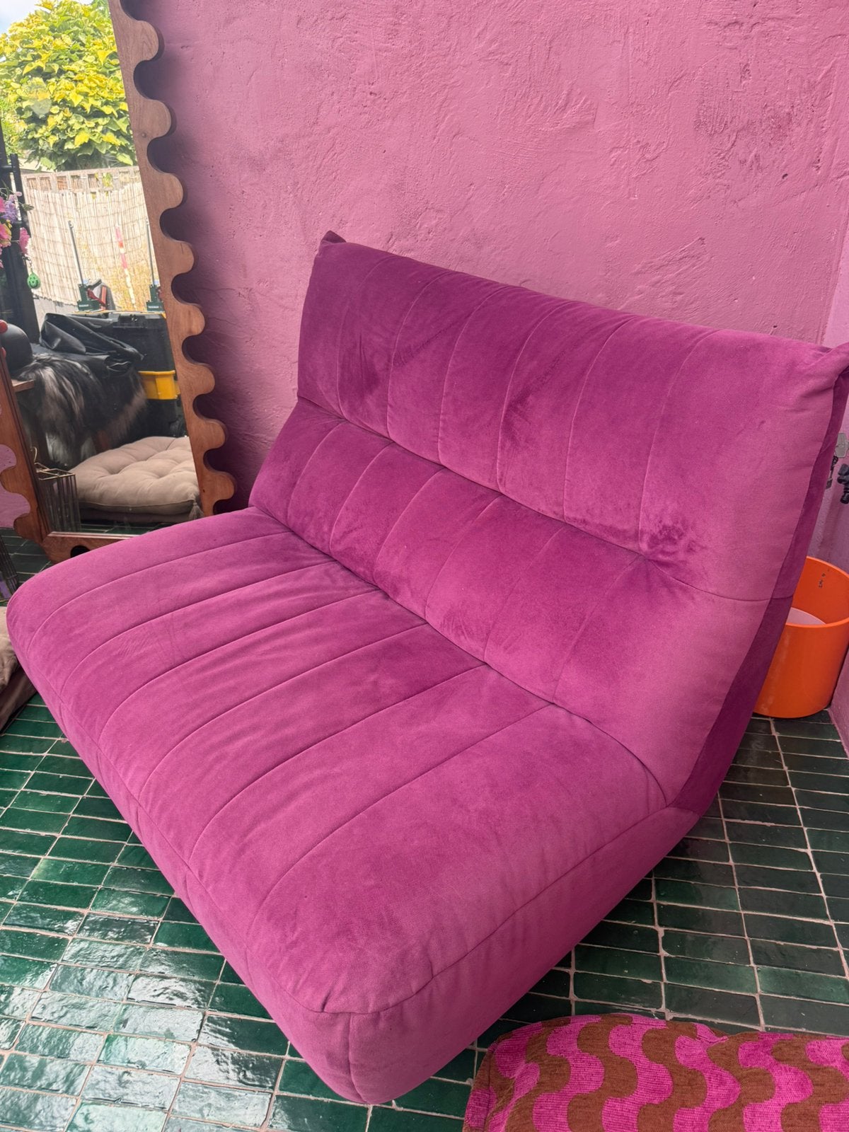 Theodore loveseat homestock magenta, Huis en Inrichting, Ophalen, Zo goed als nieuw