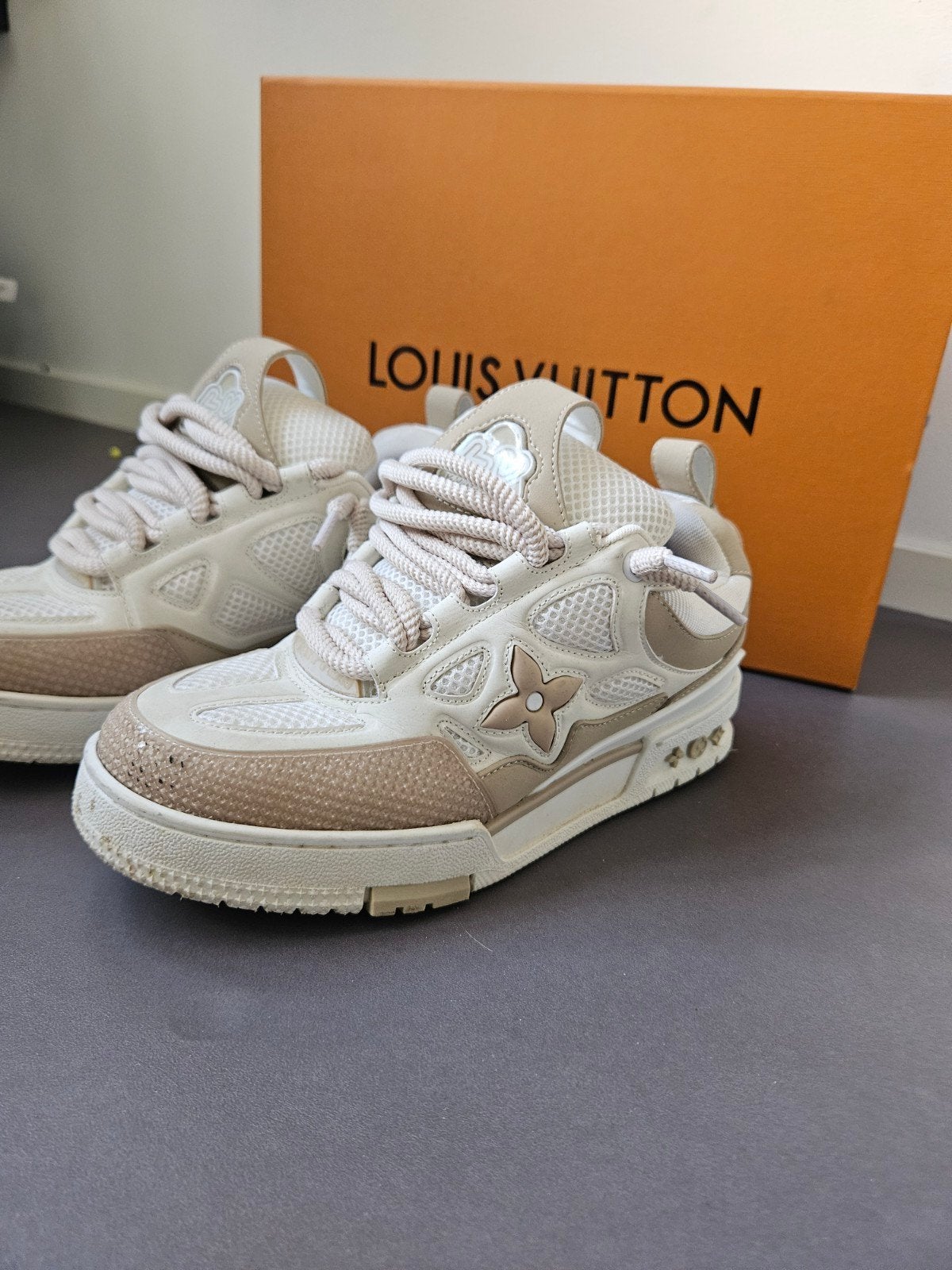 Louis Vuitton Sneakers Maat 37 - Zo goed als nieuw, Beige, Louis Vuitton, Ophalen of Verzenden, Sneakers of Gympen