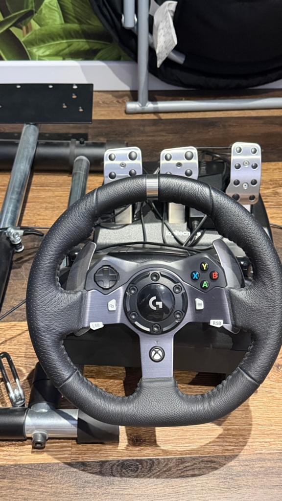 Logitech G920 Driving Force + wheel stand, Ophalen of Verzenden, Zo goed als nieuw, Stuurtje of Sportattribuut, Xbox Original