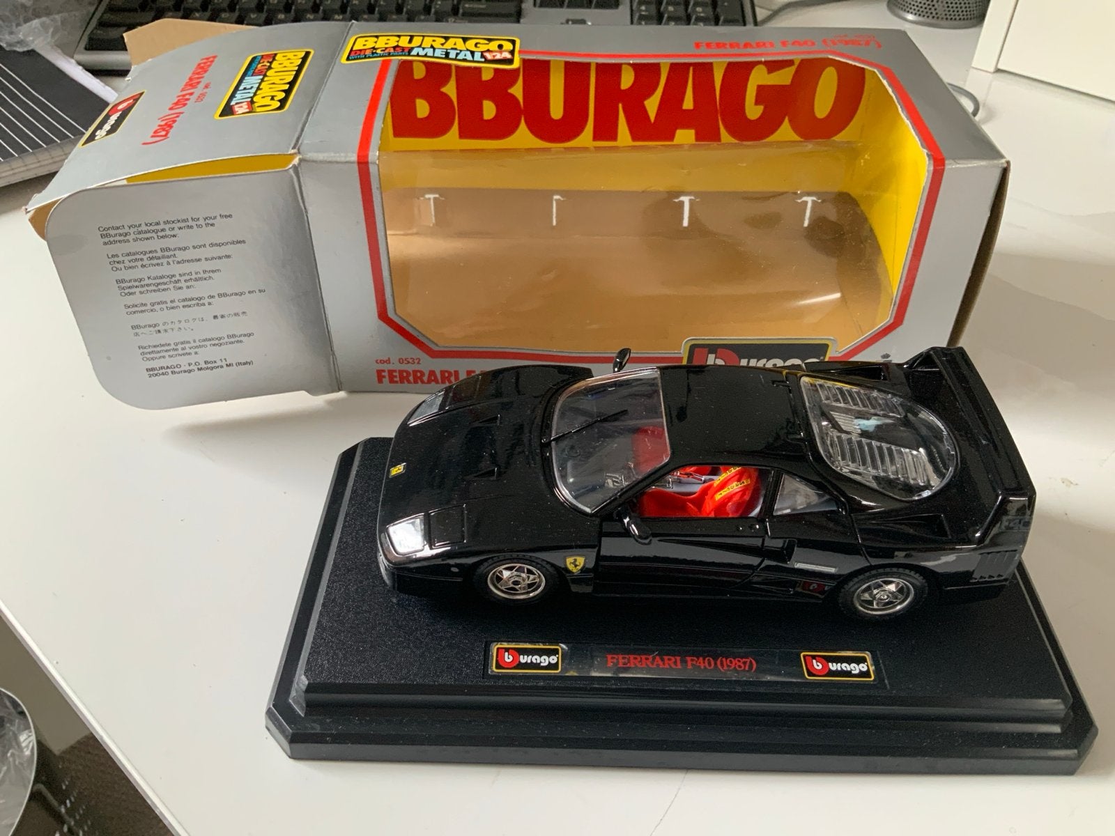 Burago Ferrari F40 (1987) - Nieuwstaat, doos licht beschadig, Ophalen of Verzenden, Nieuw, Auto