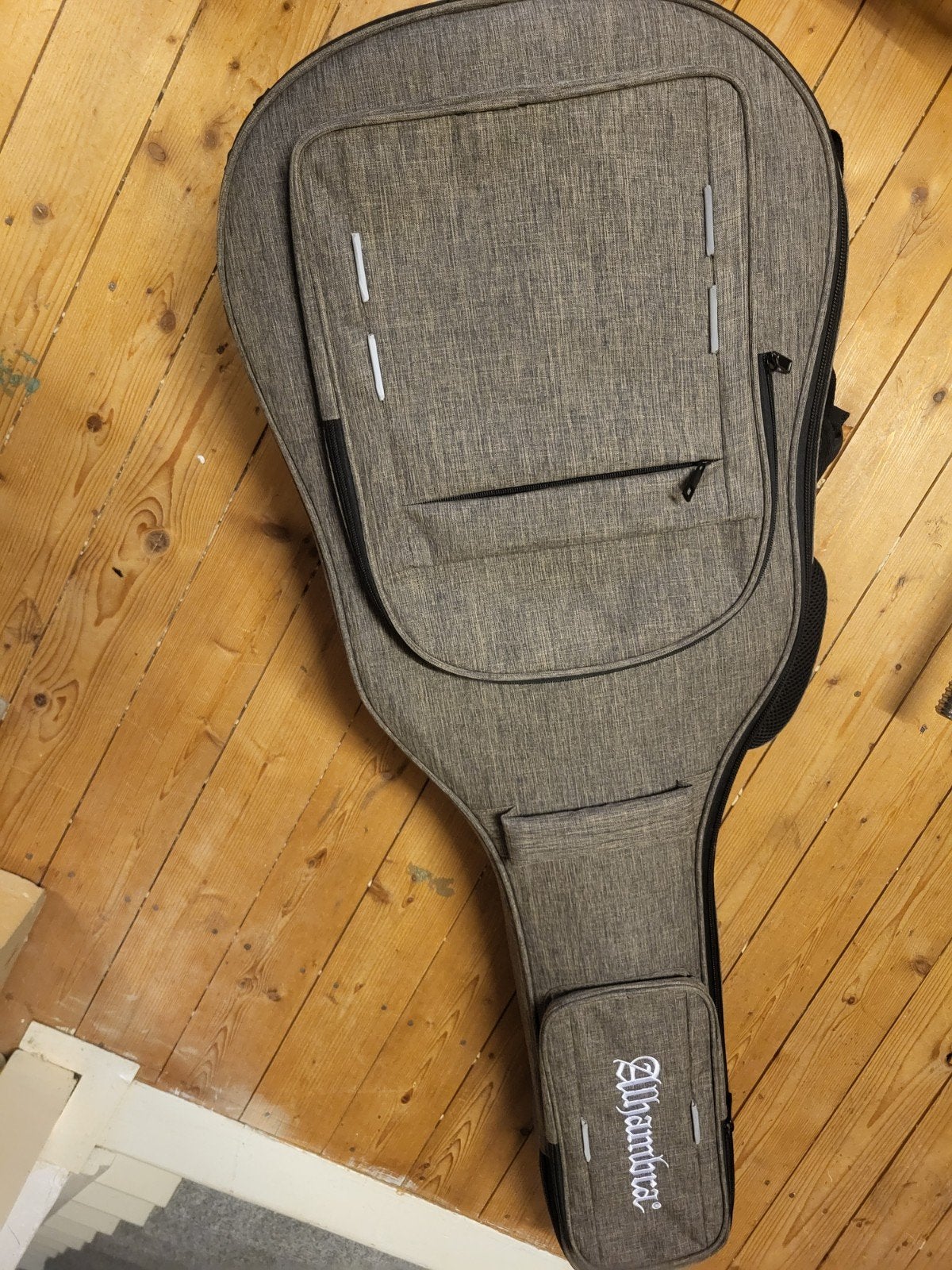 Alhambra 6 Olive klassieke gitaar met gigbag, Muziek en Instrumenten, Ophalen, Zo goed als nieuw, Klassieke of Spaanse gitaar